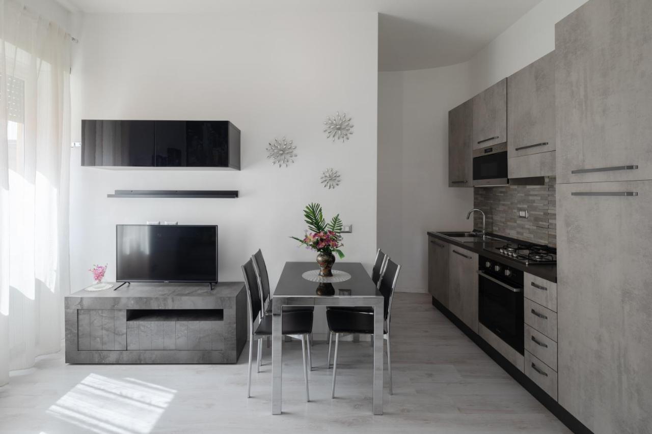 Per 4, Metro C Alessandrino, Wi-fi, A/c Apartamento